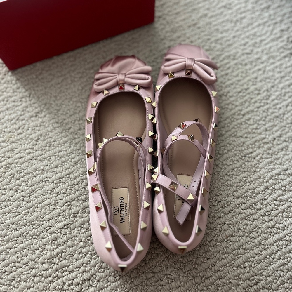Valentino Garavani Rockstud satin ballerina shoes